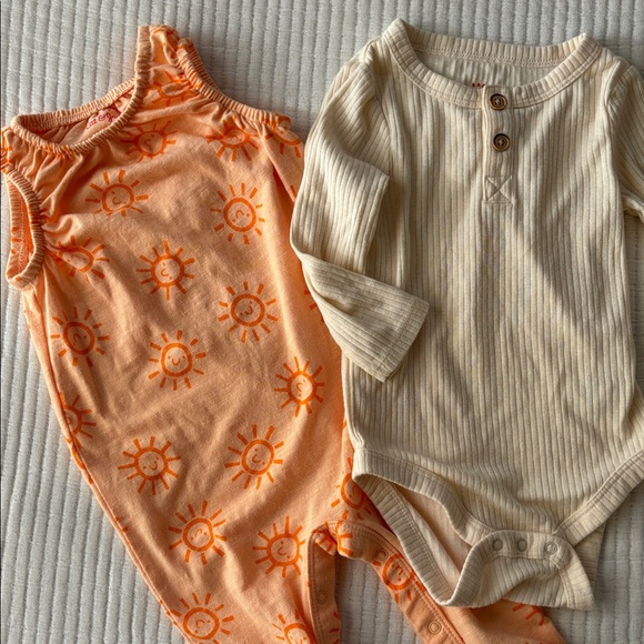 Cat and Jack Baby Orange and Cream Sun Pattern Bodysuit Set Size 6-9 Months - Picture 2 of 10